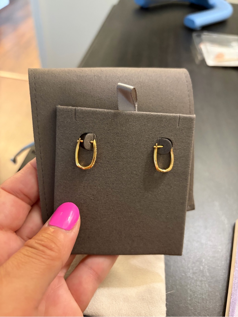 Kendra scott Demi fine earrings - Picture 2 of 4